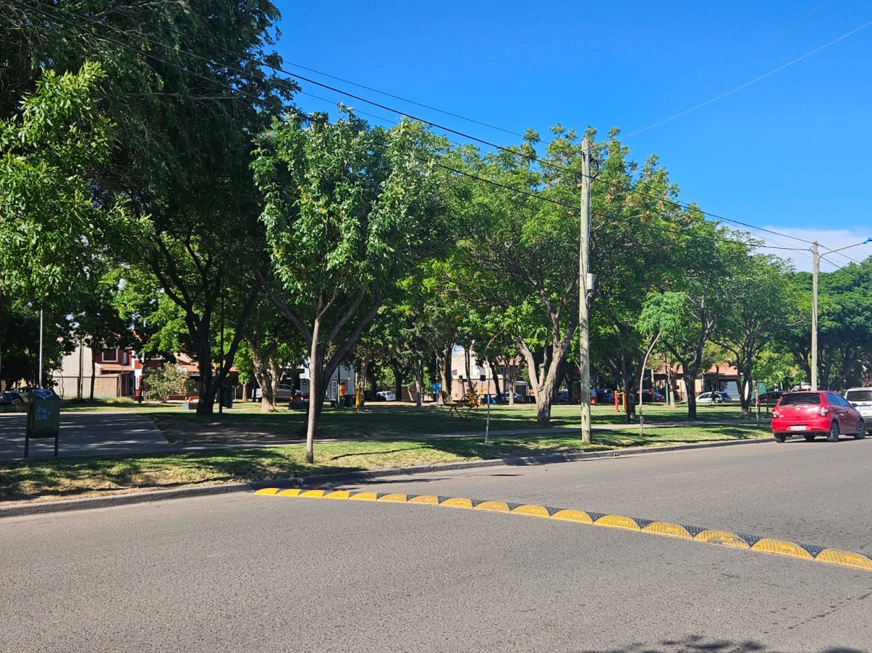 Duplex cuatro dormitorios c/garage en complejo cerrado, Barrio Cumelen