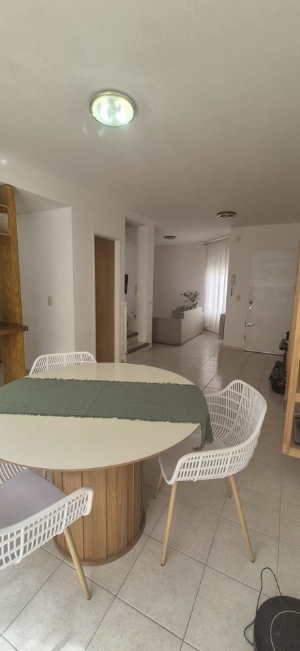 Duplex cuatro dormitorios c/garage en complejo cerrado, Barrio Cumelen