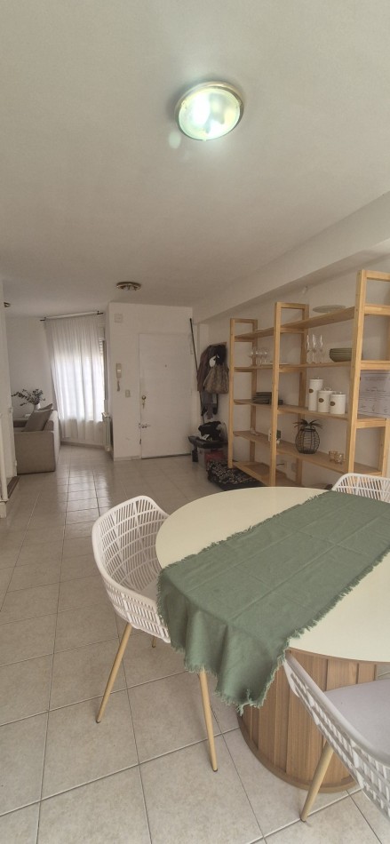 Duplex cuatro dormitorios c/garage en complejo cerrado, Barrio Cumelen