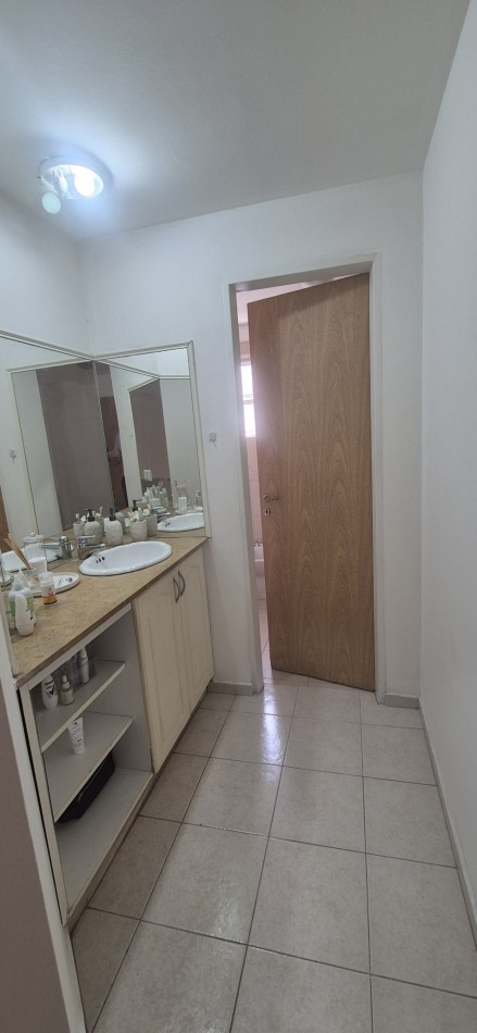 Duplex cuatro dormitorios c/garage en complejo cerrado, Barrio Cumelen