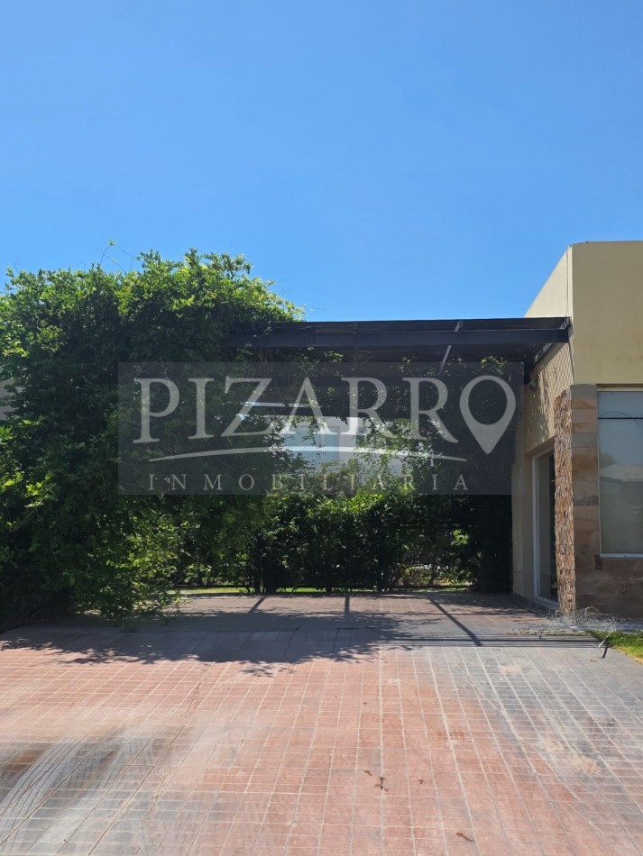 Venta Casa tres dorm. con piscina B° La Zagala - Apta credito