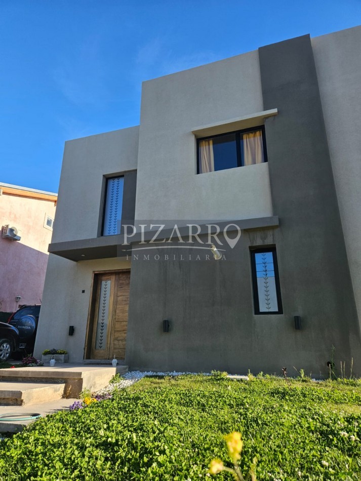 Duplex de 2 dormitorios + escritorio en B° La Peregrina