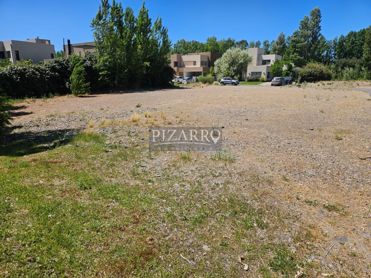 Venta Lote esquina frente al rio y fondo de laguna La Zagala