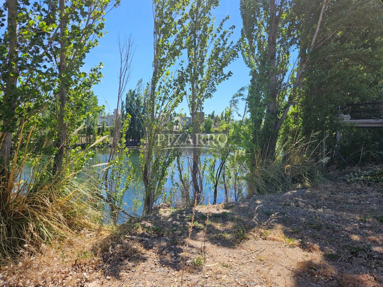 Venta Lote esquina frente al rio y fondo de laguna La Zagala