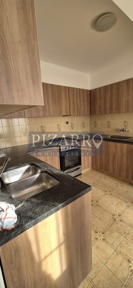 Alquiler Hermoso Triplex tres dorm. con cochera Centrico
