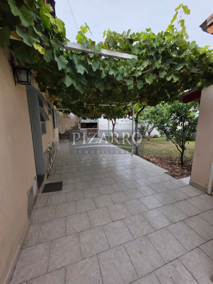 Casa Tres Dormitorios con Jardin y Garage - Barrio Melipal