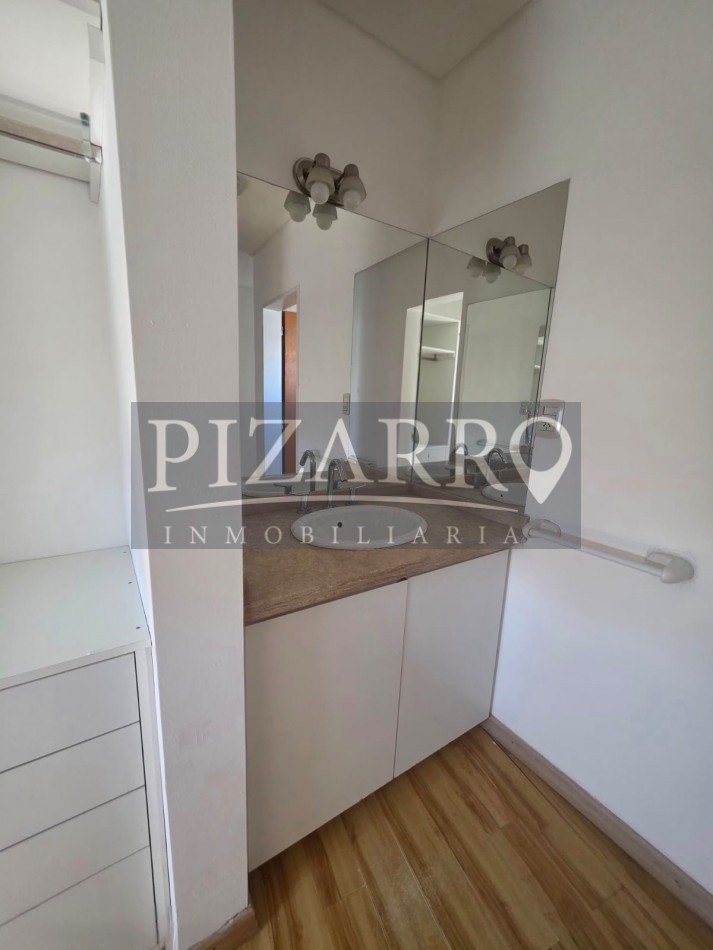 Venta Casa tres dorm. con piscina B° La Zagala - Apta credito