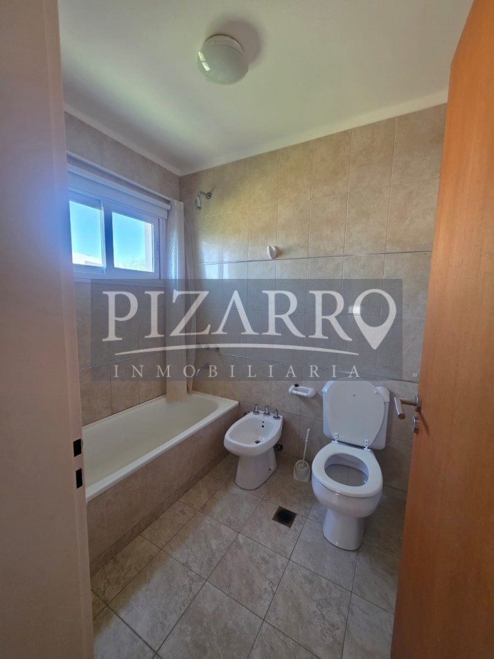 Venta Casa tres dorm. con piscina B° La Zagala - Apta credito