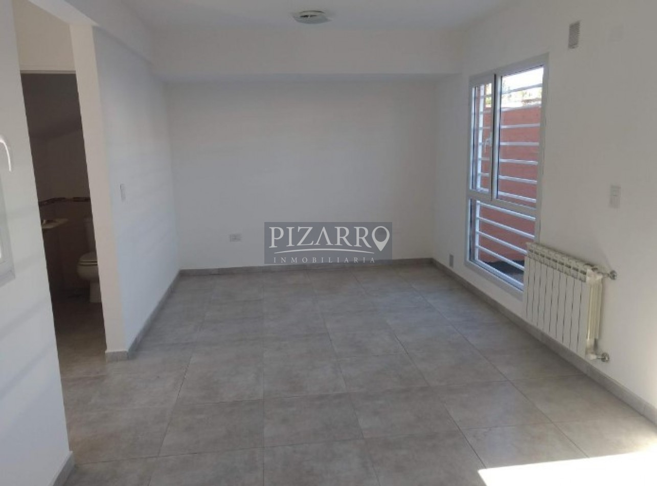 Duplex Dos Dorm. con Cochera y Patio, Barrio Canal V.