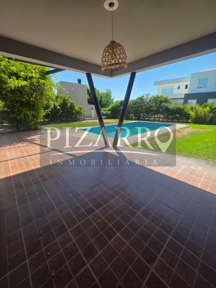 Venta Casa tres dorm. con piscina B° La Zagala - Apta credito