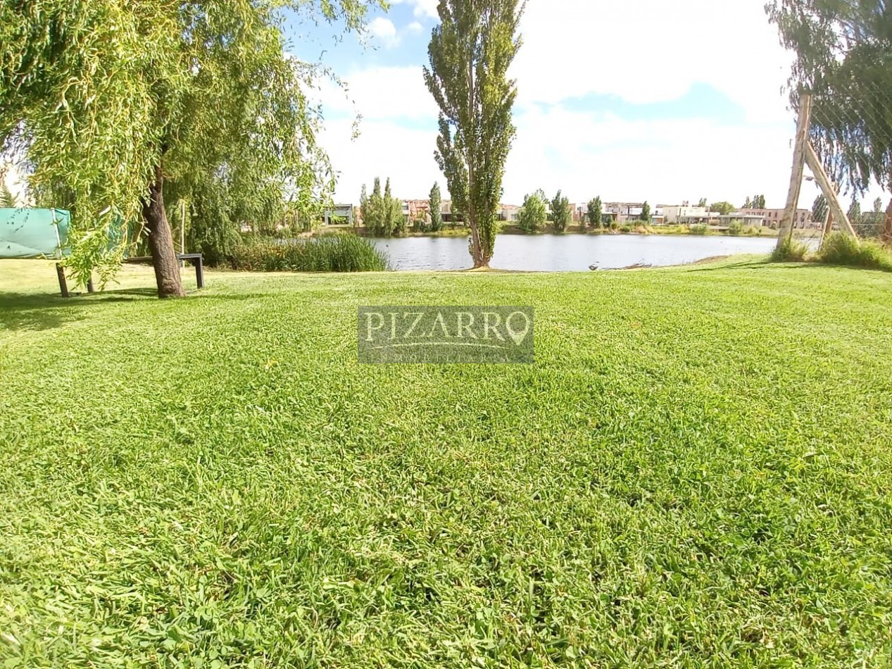 Duplex de 2 dormitorios + escritorio en B° La Peregrina