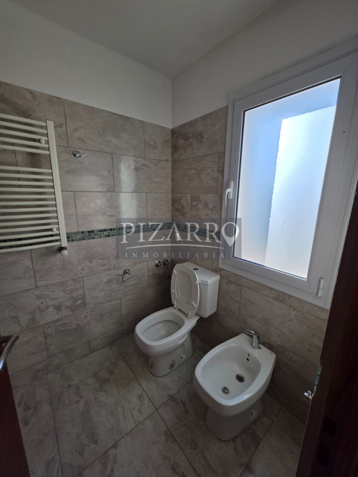 Duplex 4 Dormitorios - Barrio La Peregrina