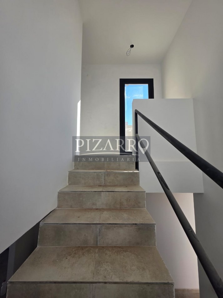 Venta Duplex tres dorm. patio y parrillaen zona Confluencia