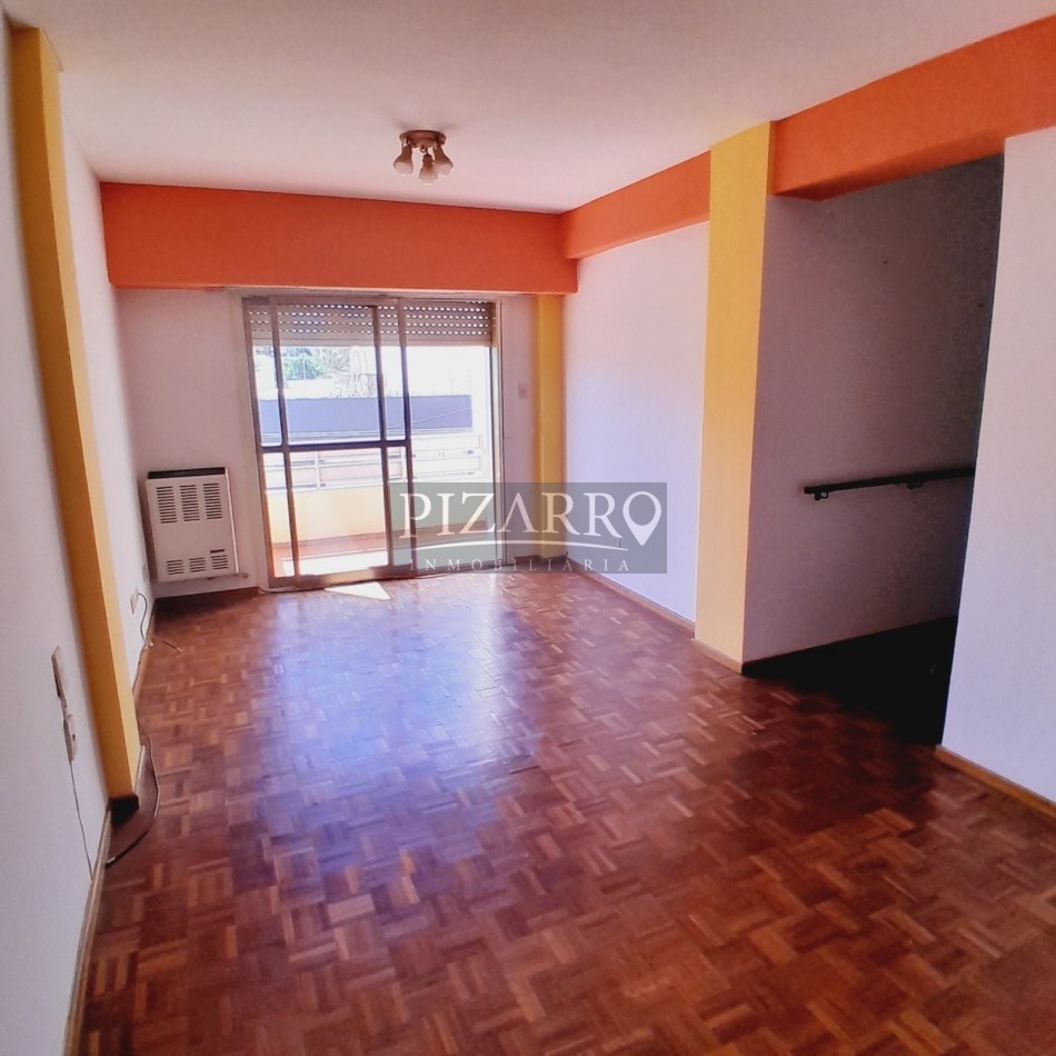 Venta Departamento tres dormitorios con lavadero centrico