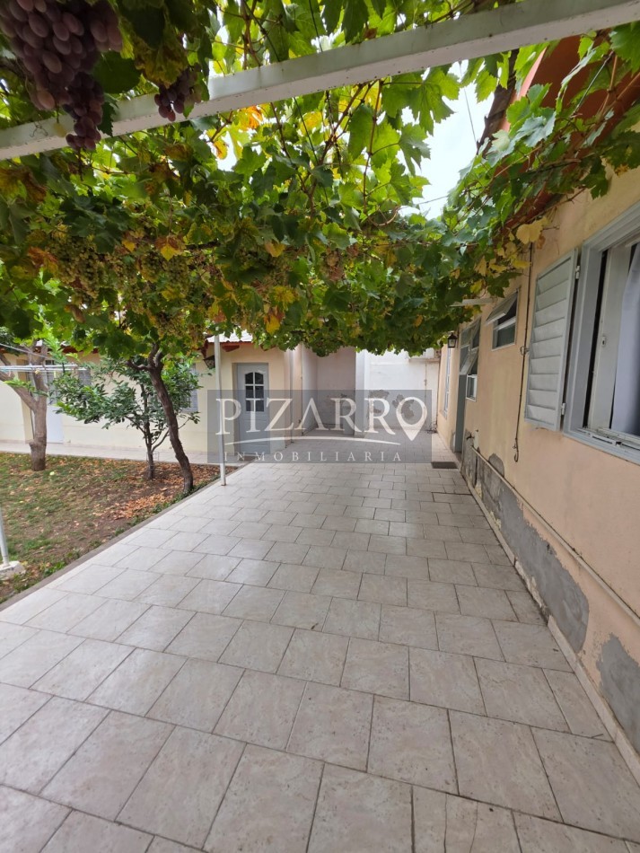 Casa Tres Dormitorios con Jardin y Garage - Barrio Melipal