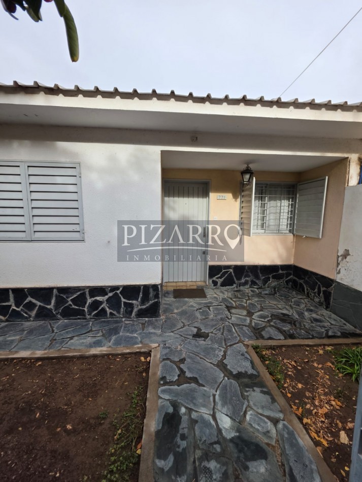 Casa Tres Dormitorios con Jardin y Garage - Barrio Melipal