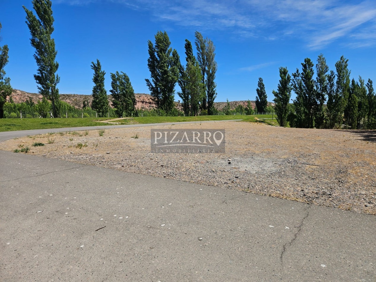 Venta Lote esquina frente al rio y fondo de laguna La Zagala