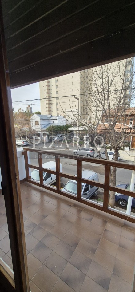 Alquiler Hermoso Triplex tres dorm. con cochera Centrico