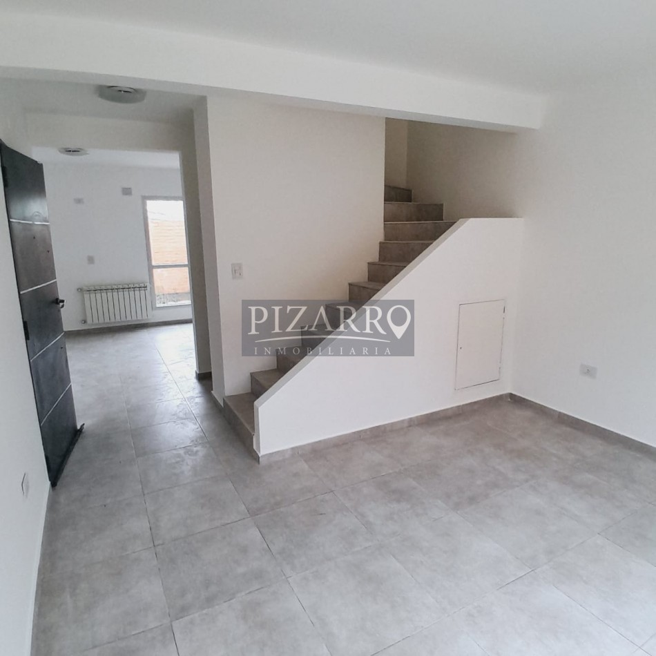 Duplex Tres Dorm. con Patio y Cochera, Barrio Canal V.