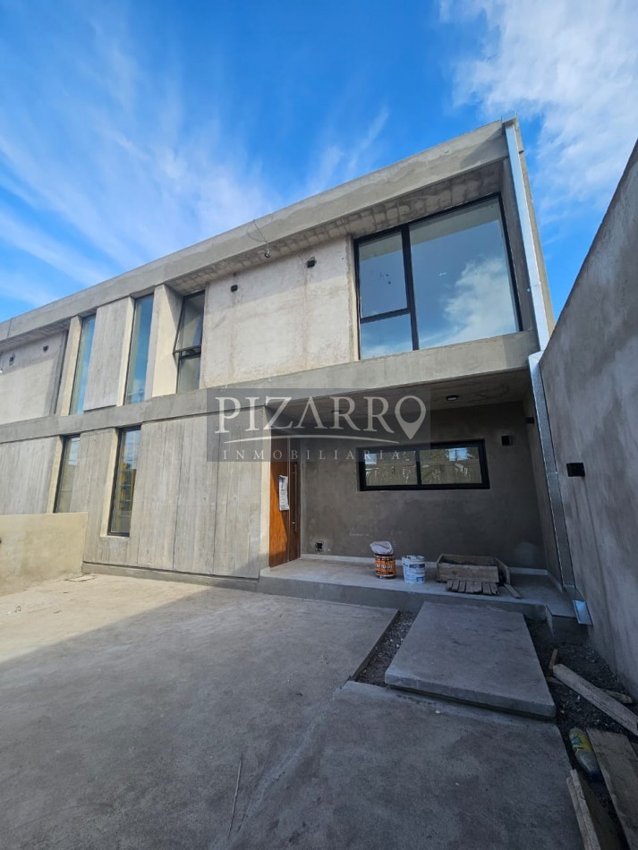 Venta Duplex Nivel Gerencial tres dormitorios zona Confluencia