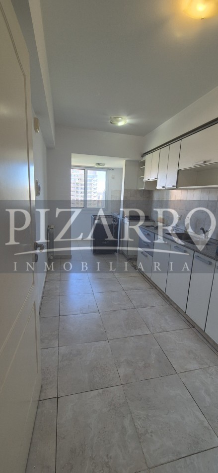 Amplio departamento con cochera y baulera