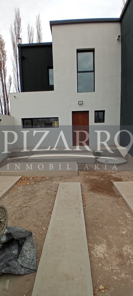Duplex Tres Dormitorios, Barrio Tierra Mansa, Centenario.