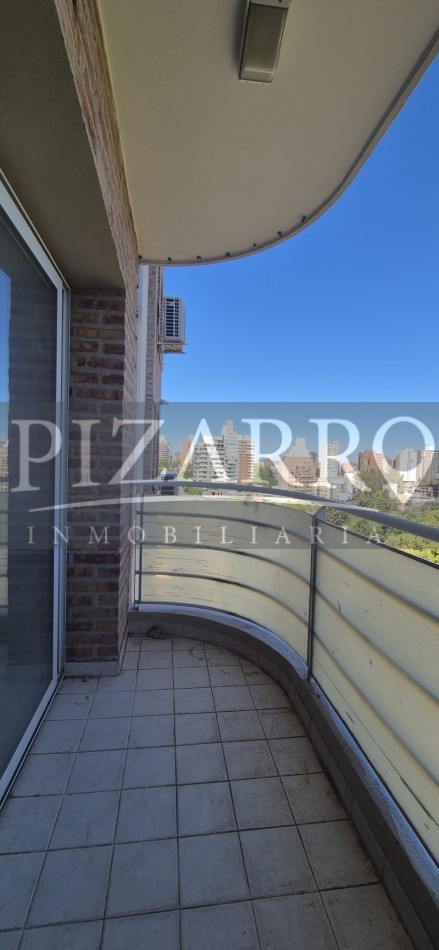 Amplio departamento con cochera y baulera