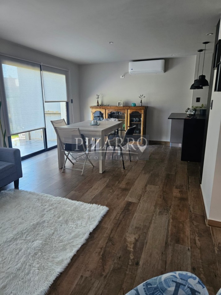 Duplex de 2 dormitorios + escritorio en B° La Peregrina