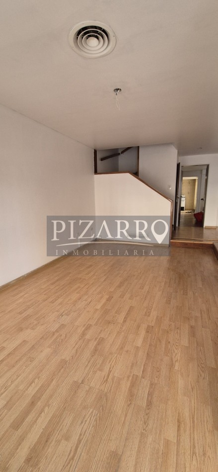 Alquiler Hermoso Triplex tres dorm. con cochera Centrico