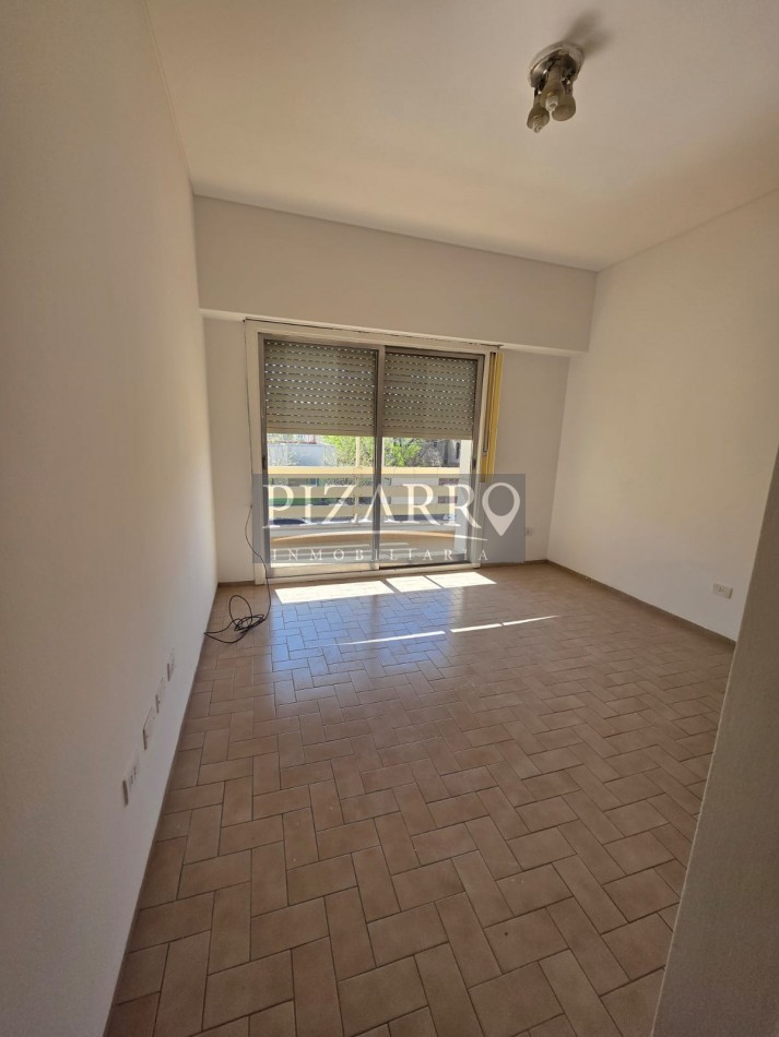 Alquiler Casa 4 dorm con patio y cochera cubierta