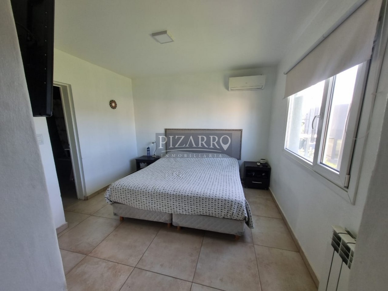 Venta Duplex 3 dorm. Barrio La Peregrina