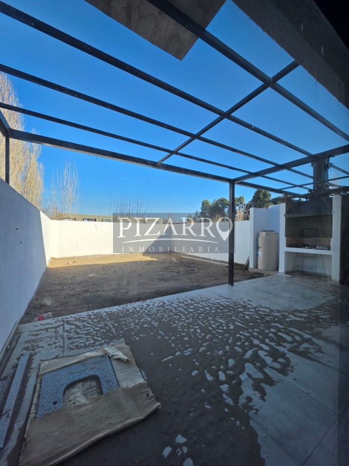 Venta Duplex tres dorm. patio y parrillaen zona Confluencia