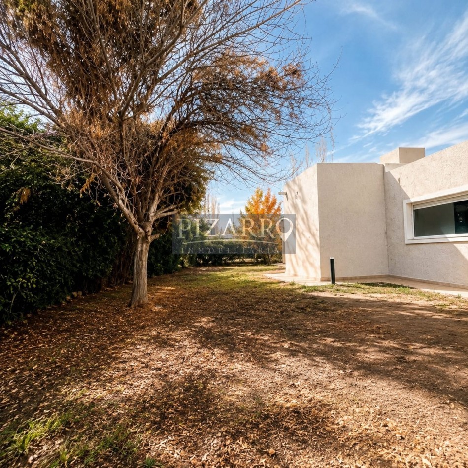 Alquiler Casa La Zagala - Neuquen | 6 Amb. en Planta Baja con Jardin