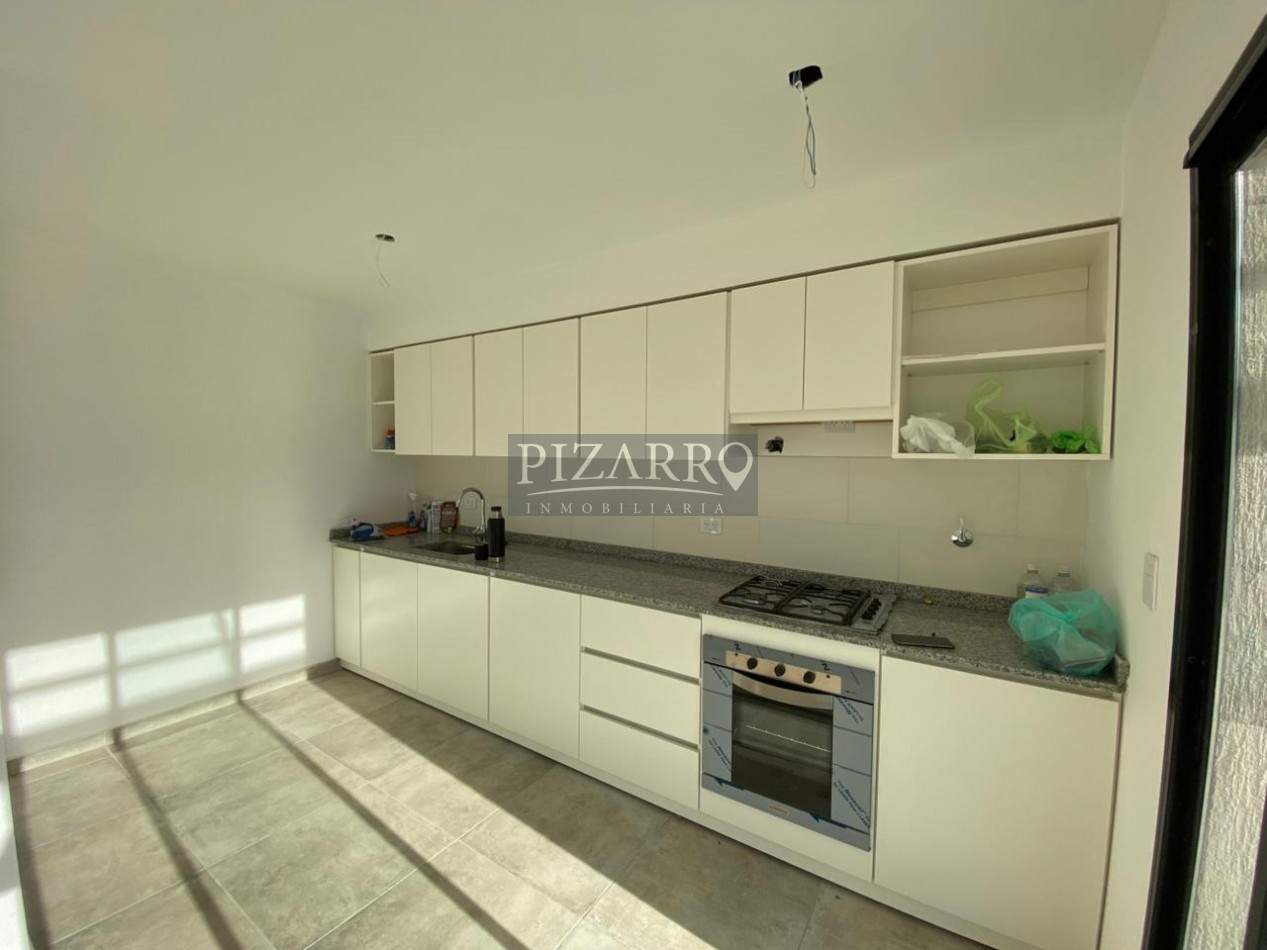 Venta Duplex tres dorm. patio y parrillaen zona Confluencia