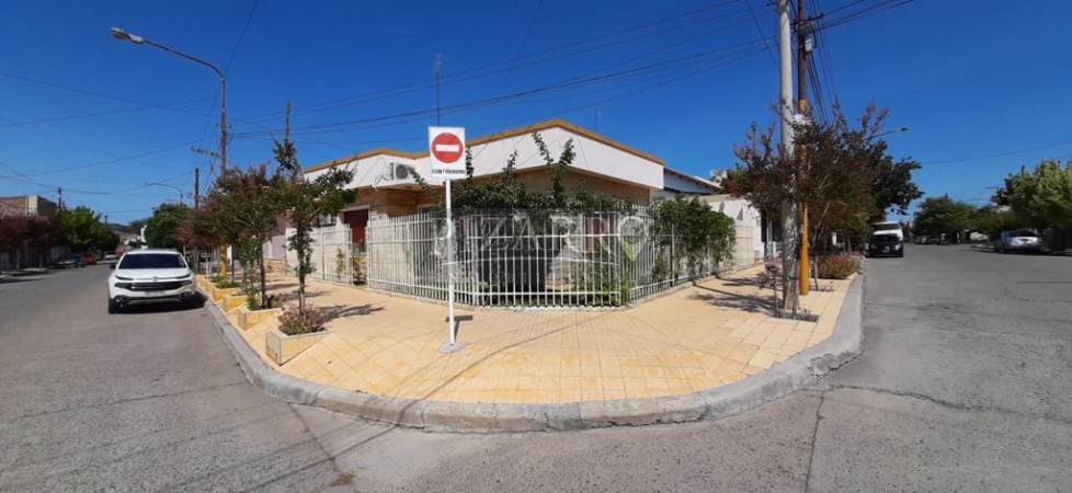 Hermosa casa en Villa Regina