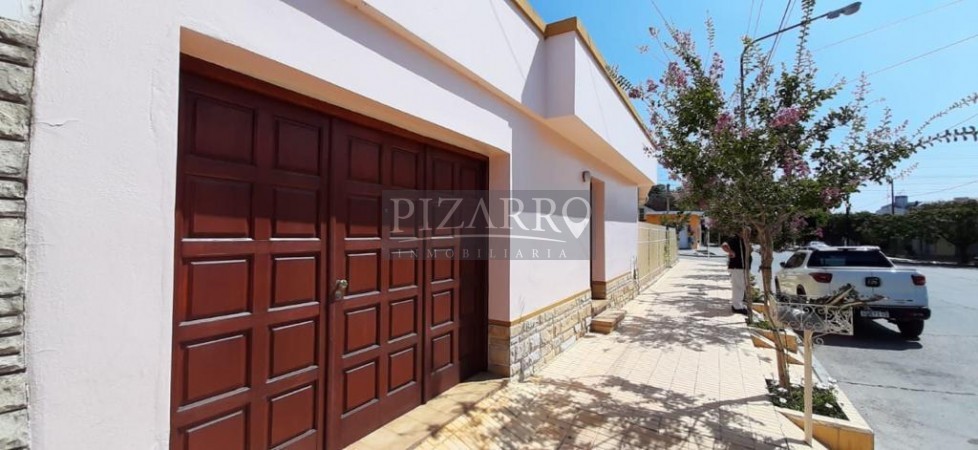 Hermosa casa en Villa Regina