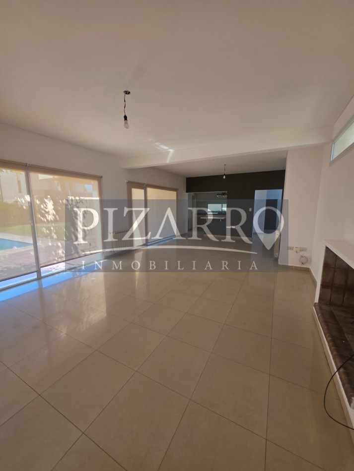 Venta Casa tres dorm. con piscina B° La Zagala - Apta credito