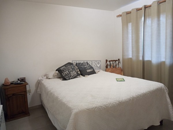 Retasado !! Duplex tres dormitorios con patio y cochera.