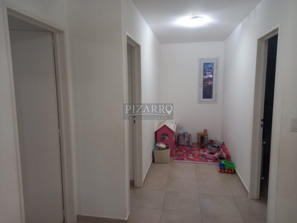 Retasado !! Duplex tres dormitorios con patio y cochera.