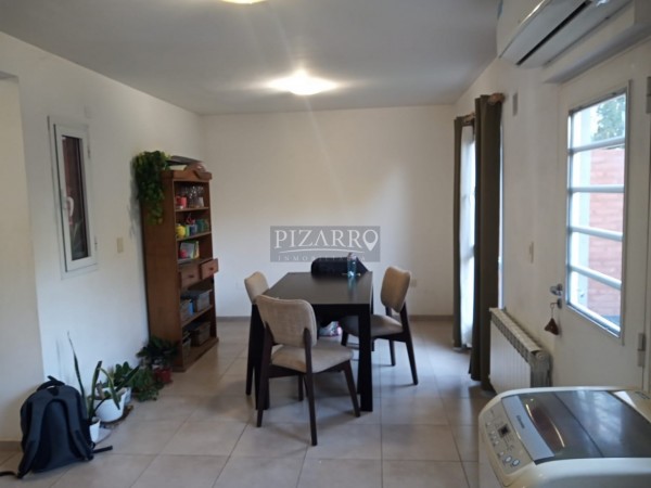Retasado !! Duplex tres dormitorios con patio y cochera.
