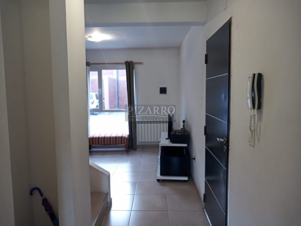 Retasado !! Duplex tres dormitorios con patio y cochera.