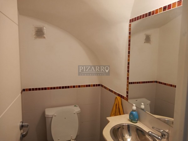 Retasado !! Duplex tres dormitorios con patio y cochera.