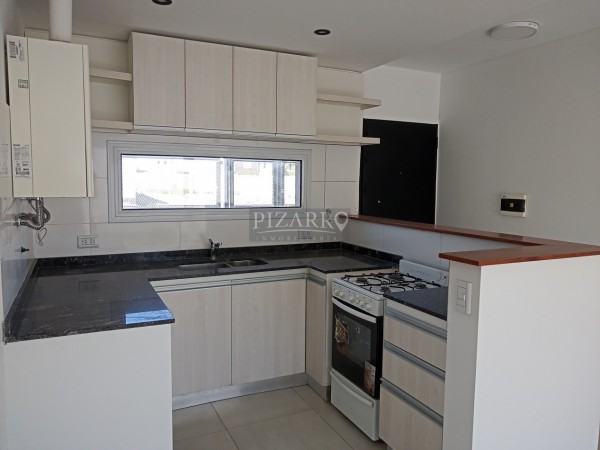 Hermoso Duplex de tres dormitorios en Barrio Perticone, Centenario.