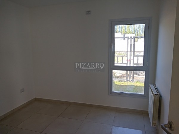 Hermoso Duplex de tres dormitorios en Barrio Perticone, Centenario.