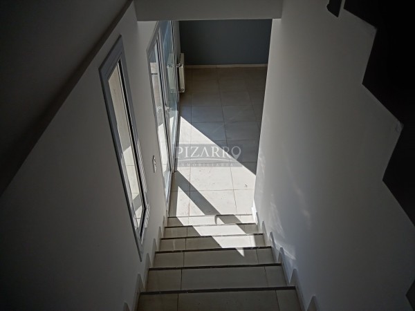 Hermoso Duplex de tres dormitorios en Barrio Perticone, Centenario.