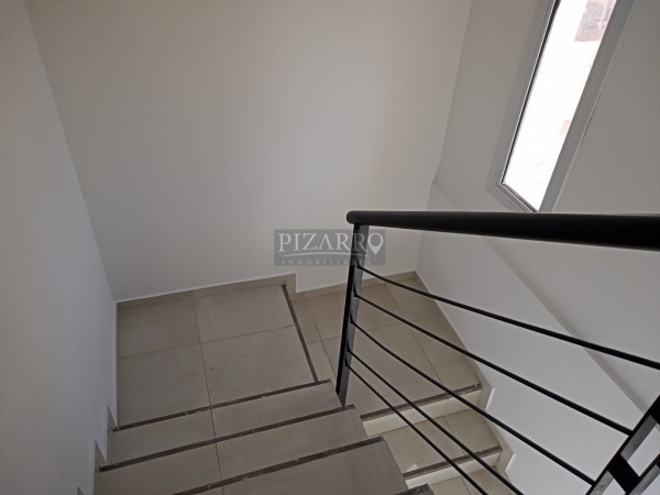 Hermoso Duplex de tres dormitorios en Barrio Perticone, Centenario.