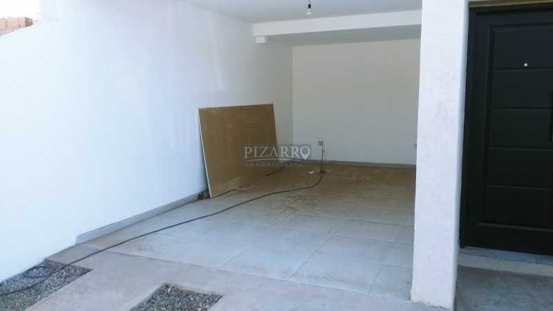 Hermoso Duplex de tres dormitorios en Barrio Perticone, Centenario.
