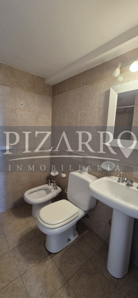 Amplio departamento con cochera y baulera