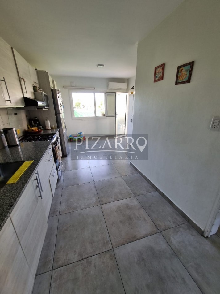 Venta Duplex 3 dorm. Barrio La Peregrina