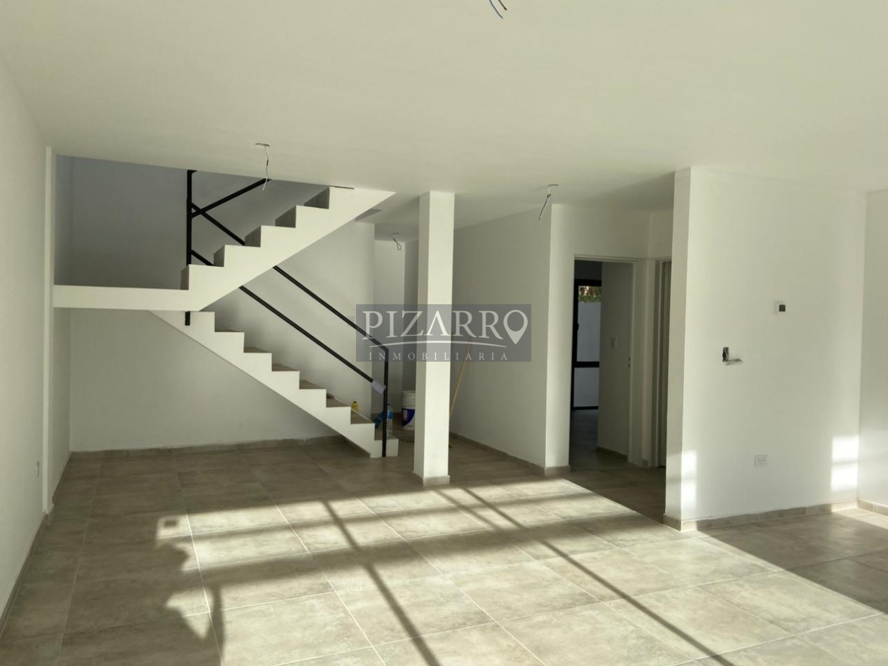 Venta Duplex tres dorm. patio y parrillaen zona Confluencia